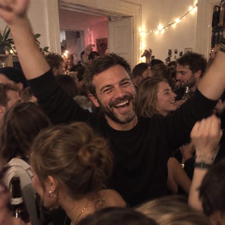 Daniel wird 40: Der 30. – eng!